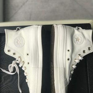 CONVERSE Elevated Gold Platform Chuck Taylor All Star Leather